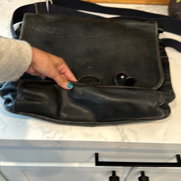 Fossil black distressed messenger laptop bag rugged office attire street style - Picture 3 of 15